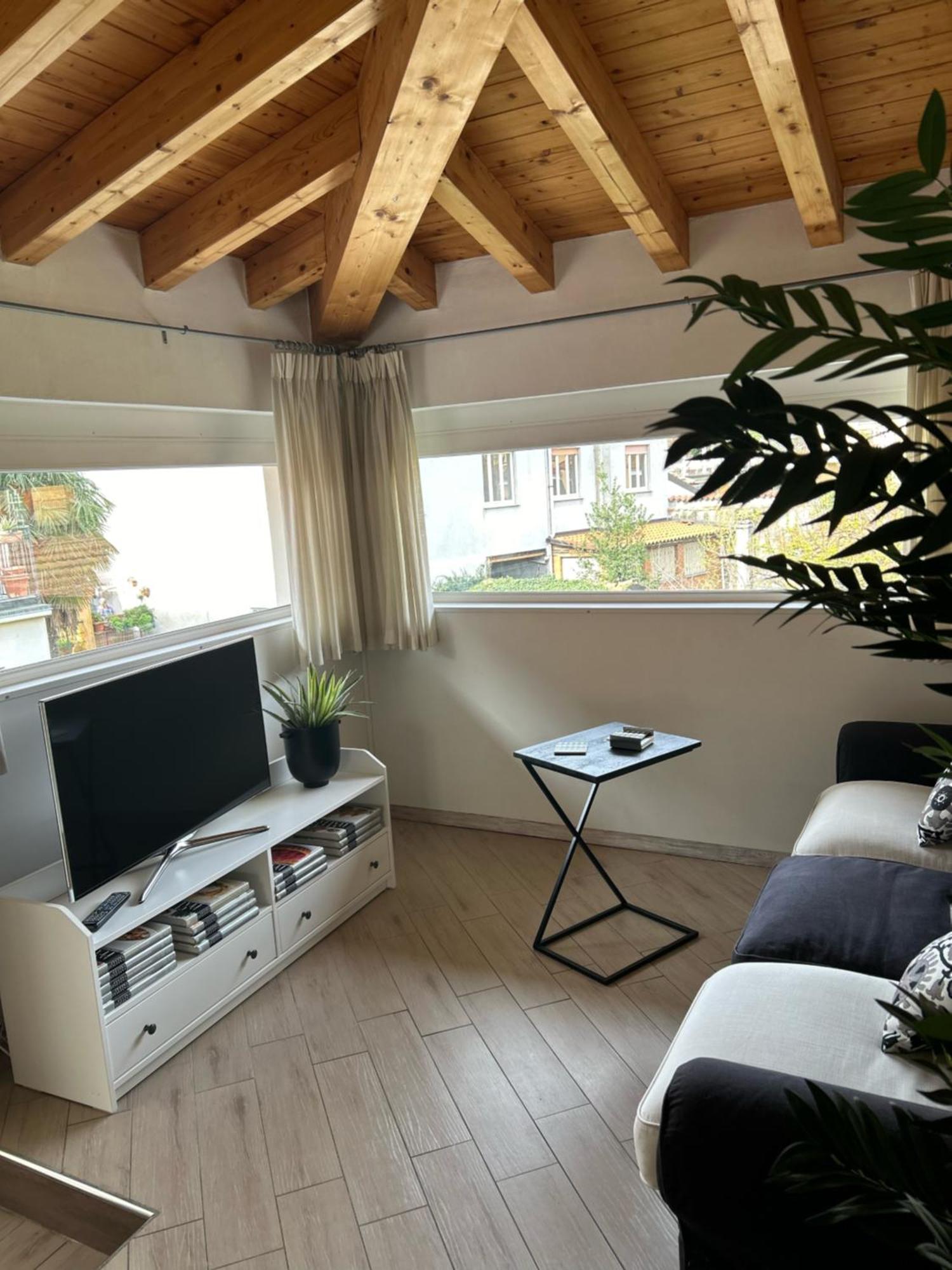 Menaggio Down Town Apartman Kültér fotó