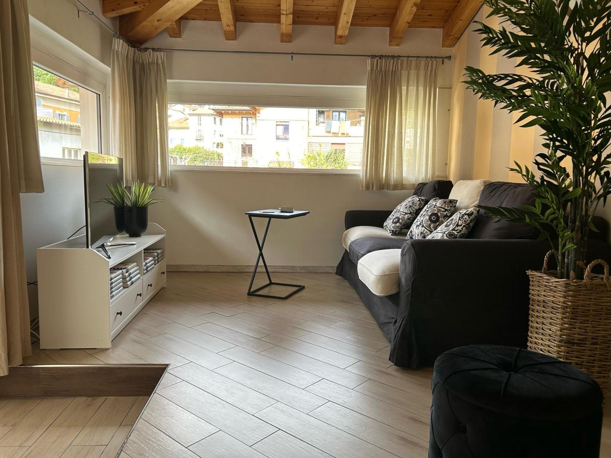 Menaggio Down Town Apartman Kültér fotó