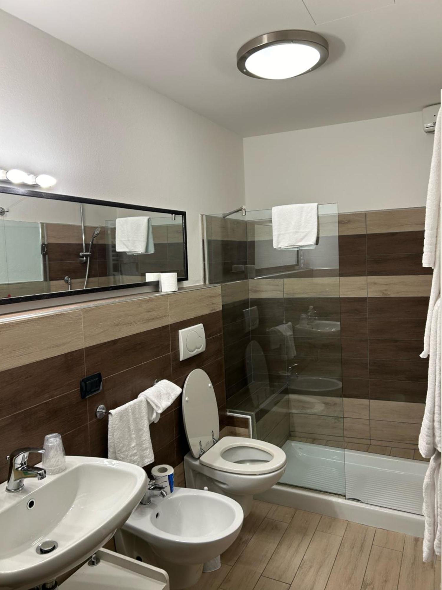 Menaggio Down Town Apartman Kültér fotó